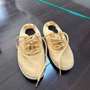 Allbirds Wool Runners in Tuke Honey / Cream Sole women’s 8